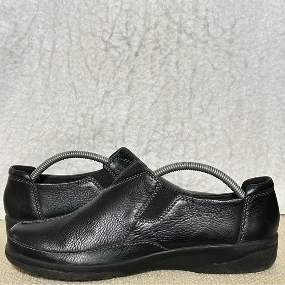 Clarks Womens Cheyn Bow Black Leather Casual Slip On Loafer Shoes SZ US 9M - Picture 7 of 11